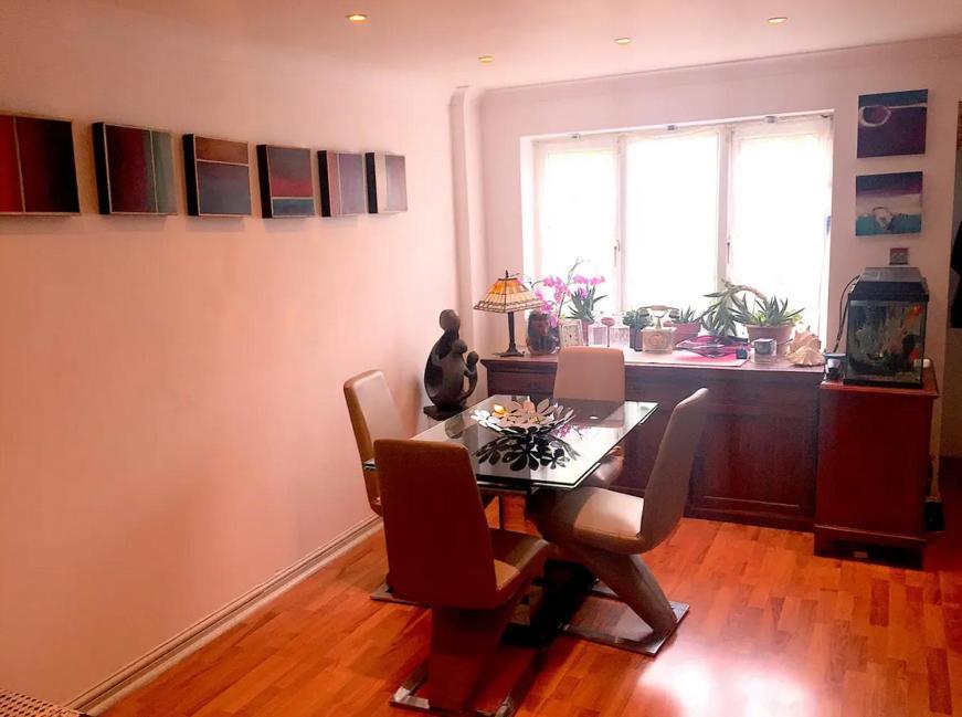 Lovely Double Bedroom In Rotherhithe Gazde/Camere de închiriat Londra