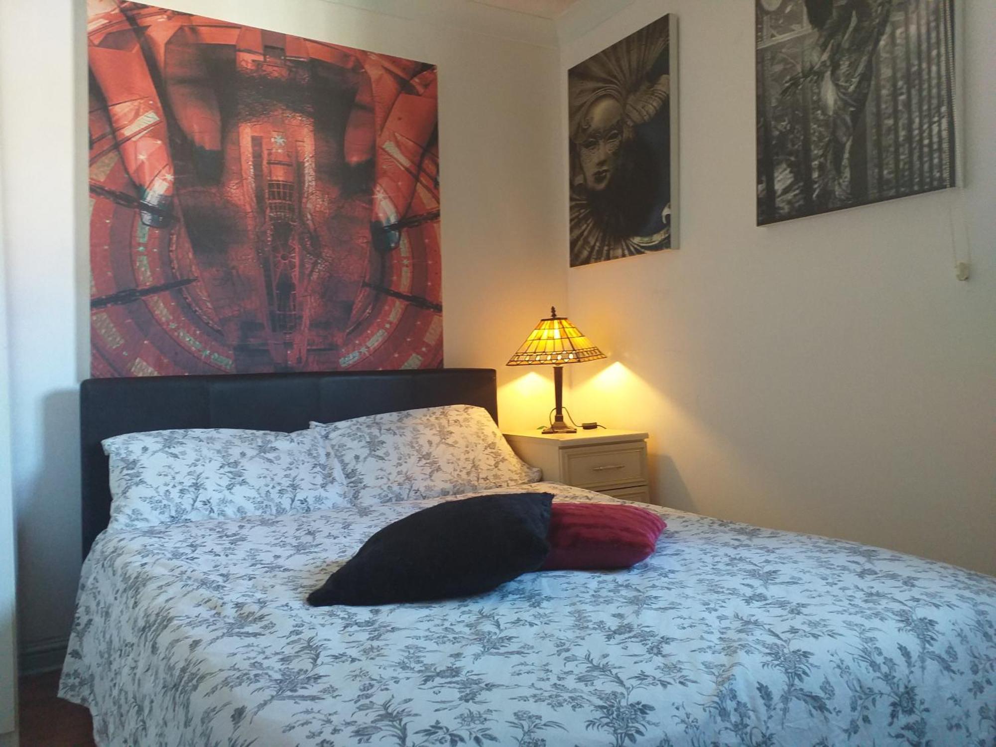 Gazde/Camere de închiriat Lovely Double Bedroom In Rotherhithe